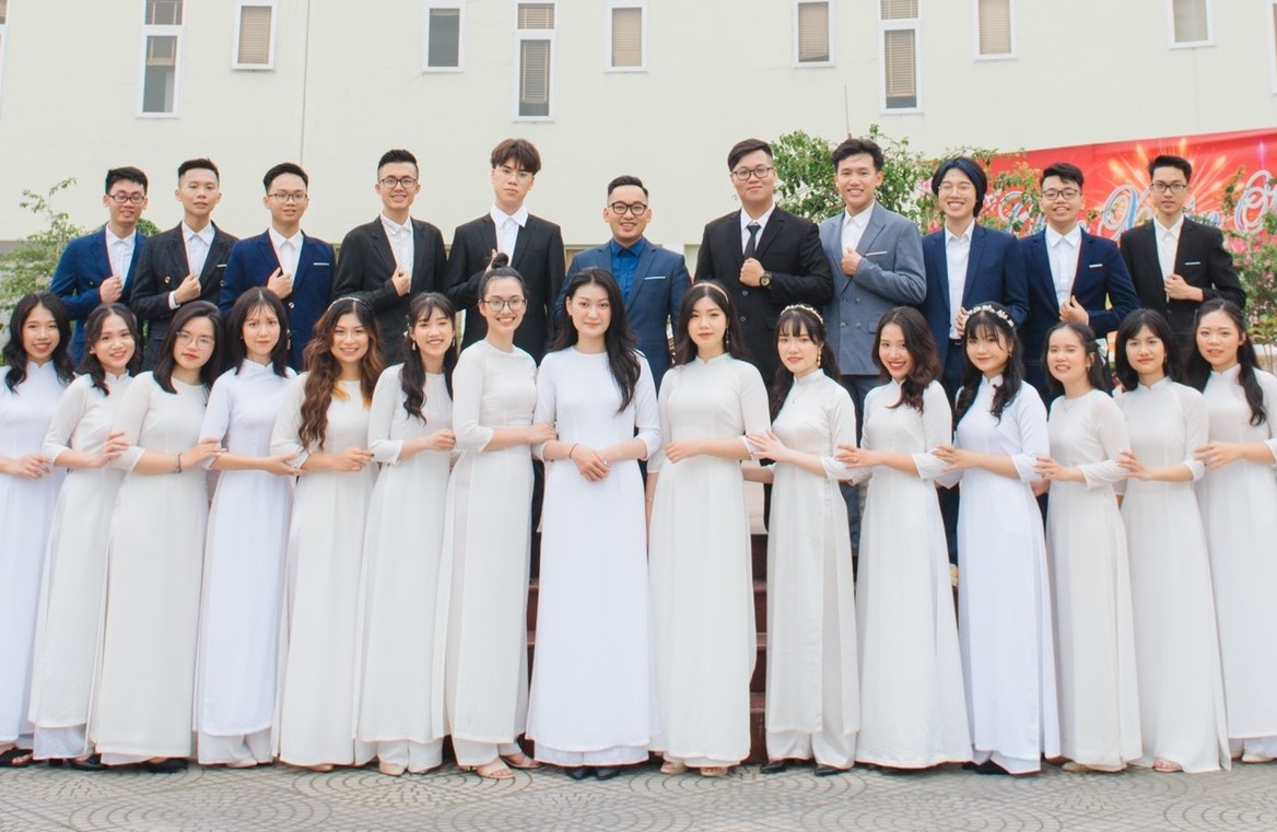 Mot lop co 21 em dat diem IELTS tren 8.0 hinh anh