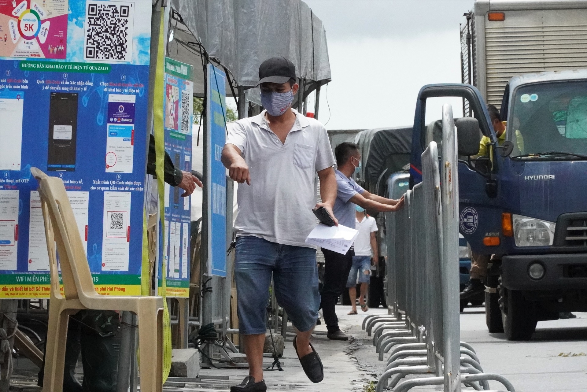 ngay dau xet nghiem tai cua ngo anh 9