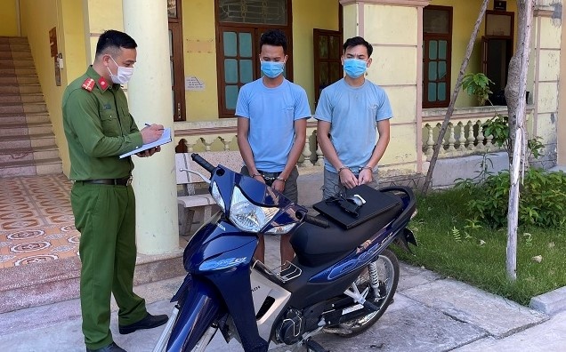 cuop dung kim tiem chong tra anh 1