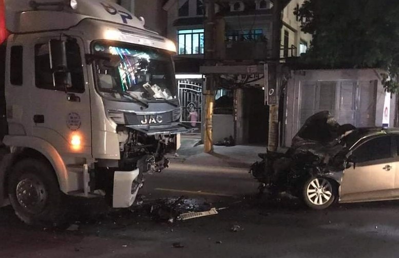 Nam thanh nien tu vong sau tai nan lien hoan o Hai Phong hinh anh