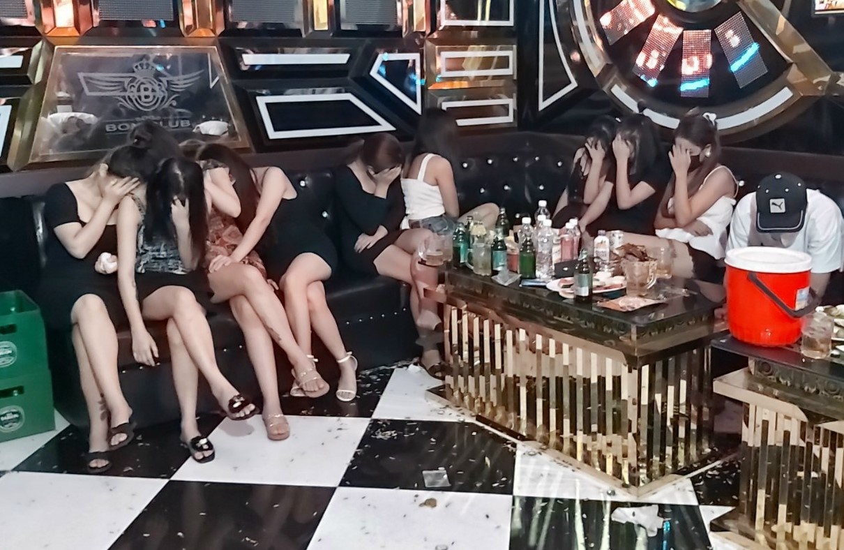2 quán karaoke mở cửa ảnh 2 2 quan karaoke mo cua anh 2