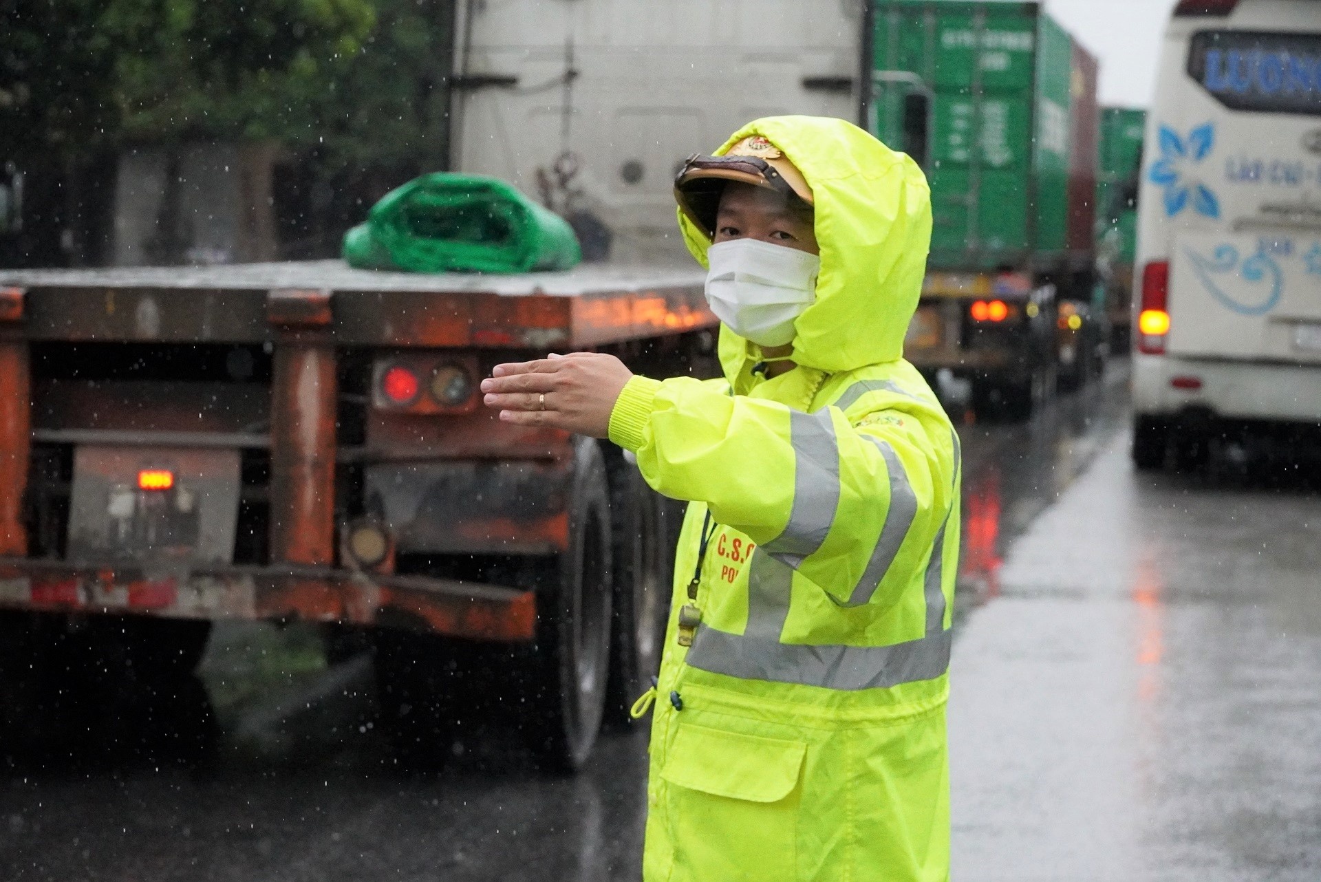 cua ngo Hai Phong un tac anh 11