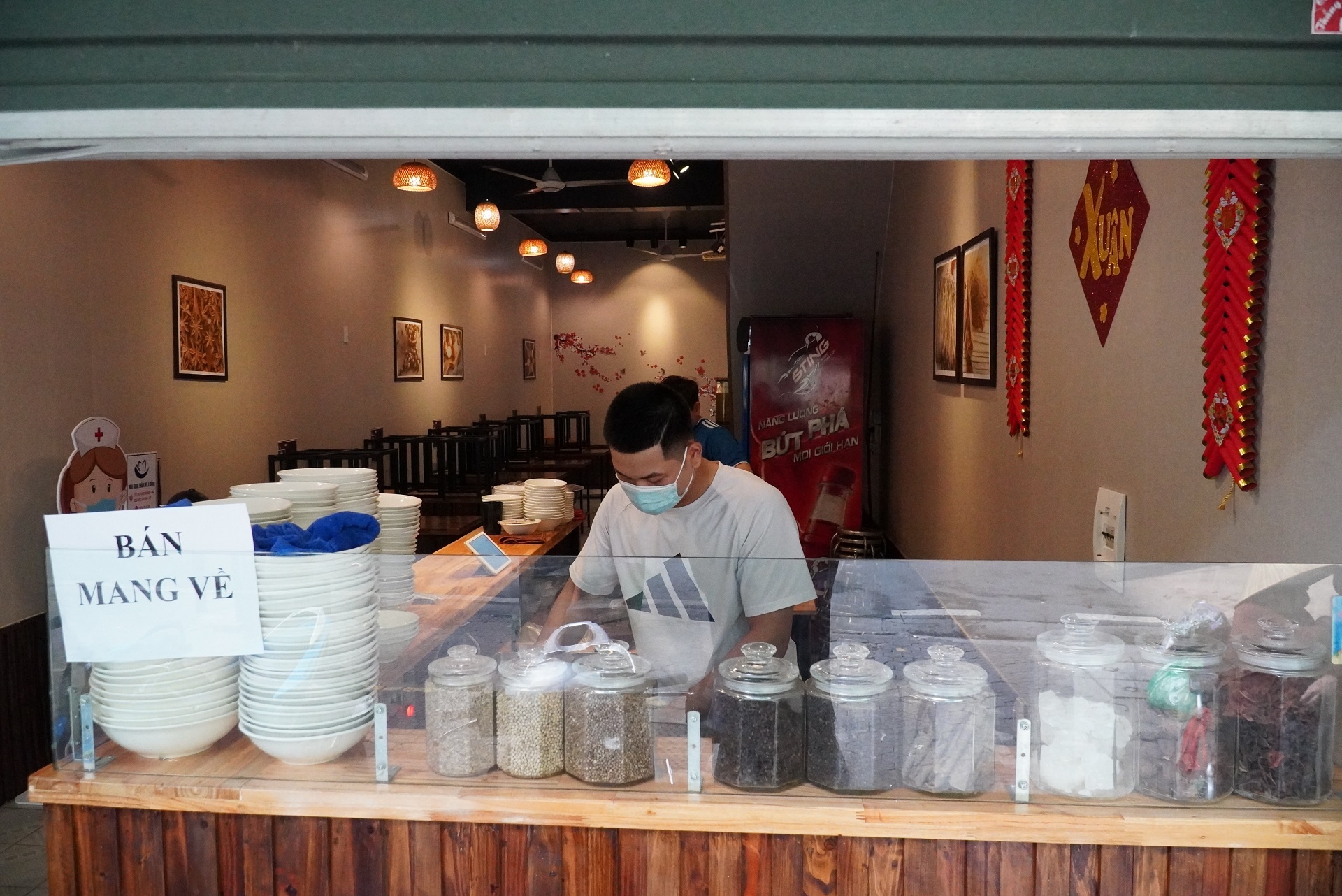 hang quan Hai Phong ban mang ve anh 6