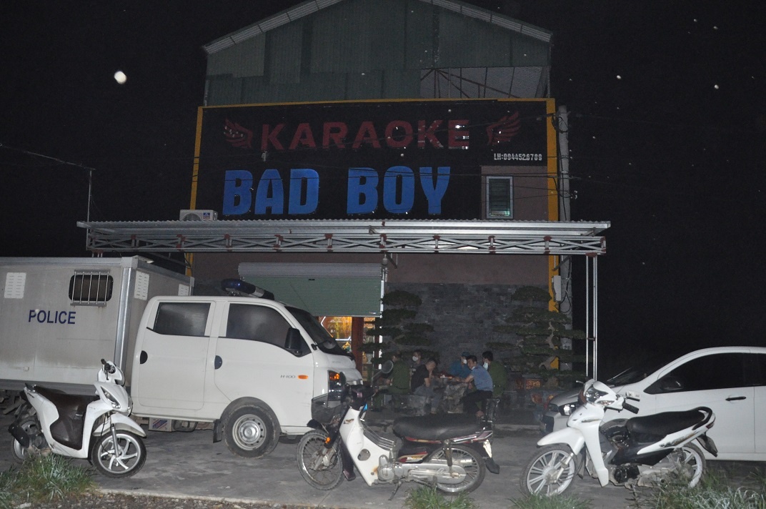 bay lắc trong karaoke ảnh 1 bay lac trong karaoke anh 1