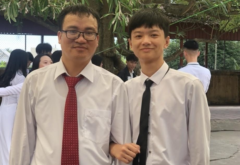 Thu khoa khoi A hoc 14 tieng moi ngay hinh anh