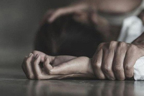 Co gai bi cuong hiep trong phong tro hinh anh