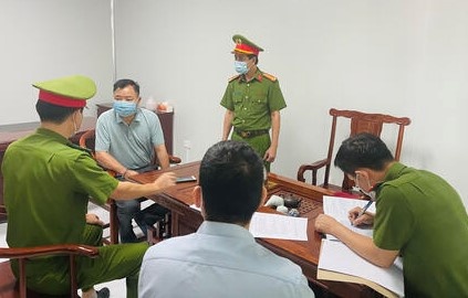 Hai chuyen gia nguoi Trung Quoc bi bat vi buon lau hinh anh