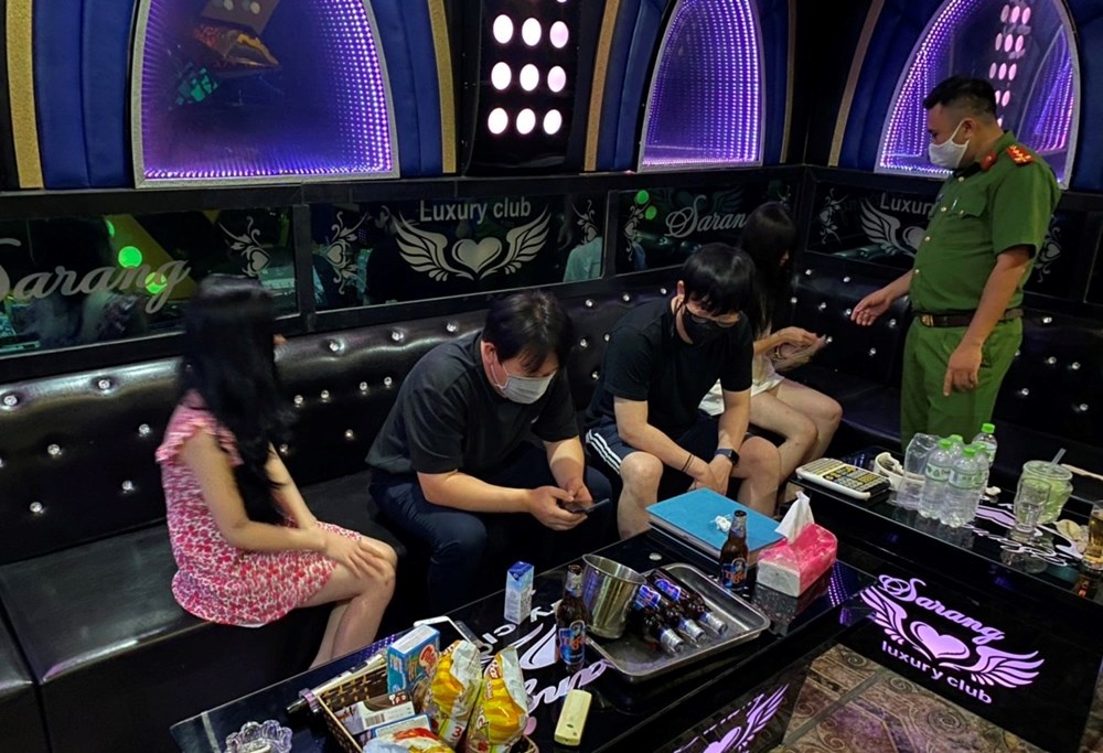 quán karaoke mở cửa cho khách nước ngoài ảnh 1 quan karaoke mo cua cho khach nuoc ngoai anh 1