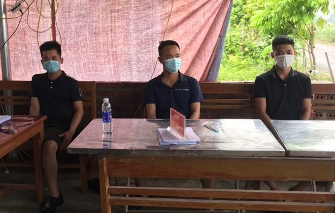 nhóm thanh niên thông chốt ảnh 1 nhom thanh nien thong chot anh 1