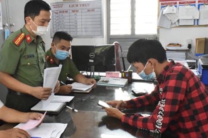 Sua ket qua xet nghiem SARS-CoV-2 thanh duong tinh roi dang len mang hinh anh