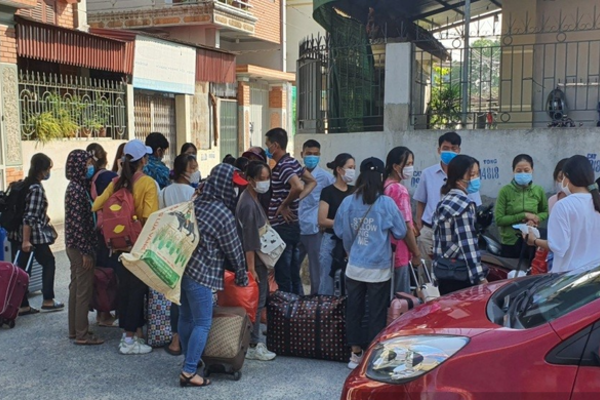 kiem diem vu dua hoc sinh di thuc tap anh 1