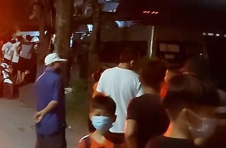 Nguoi cha do xang vao phong ngu, cham lua dot khien 4 nguoi tu vong hinh anh