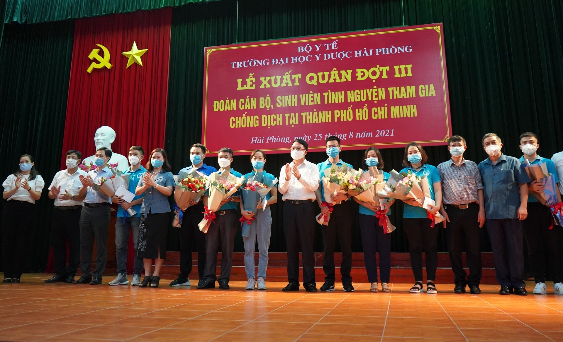 sinh vien Hai Phong chi vien TP.HCM anh 1