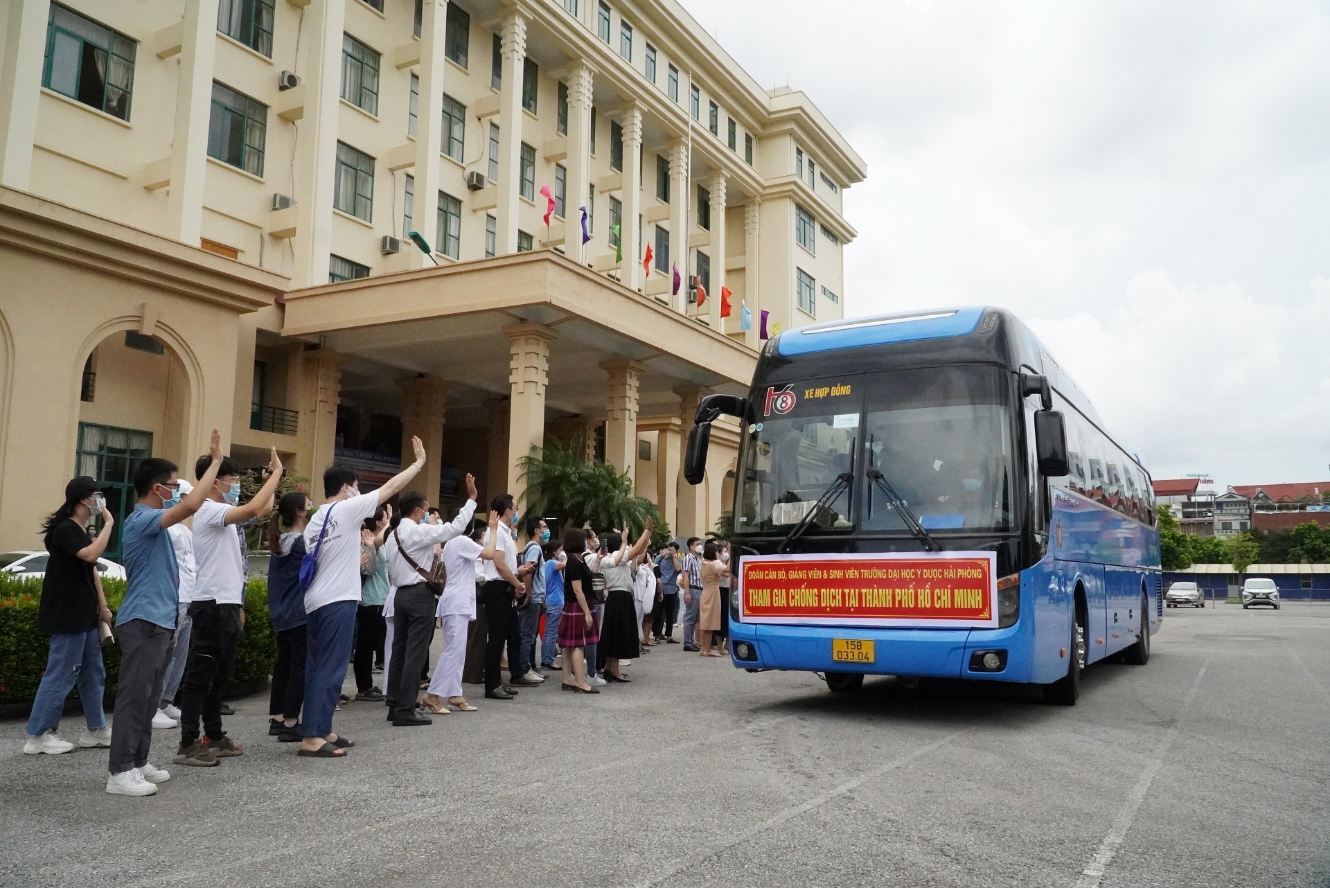 sinh vien Hai Phong chi vien TP.HCM anh 8