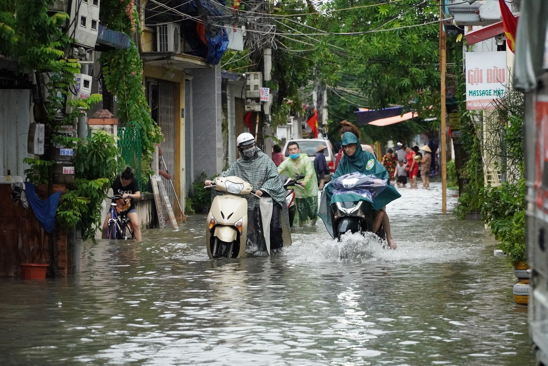duong pho Hai Phong ngap anh 3