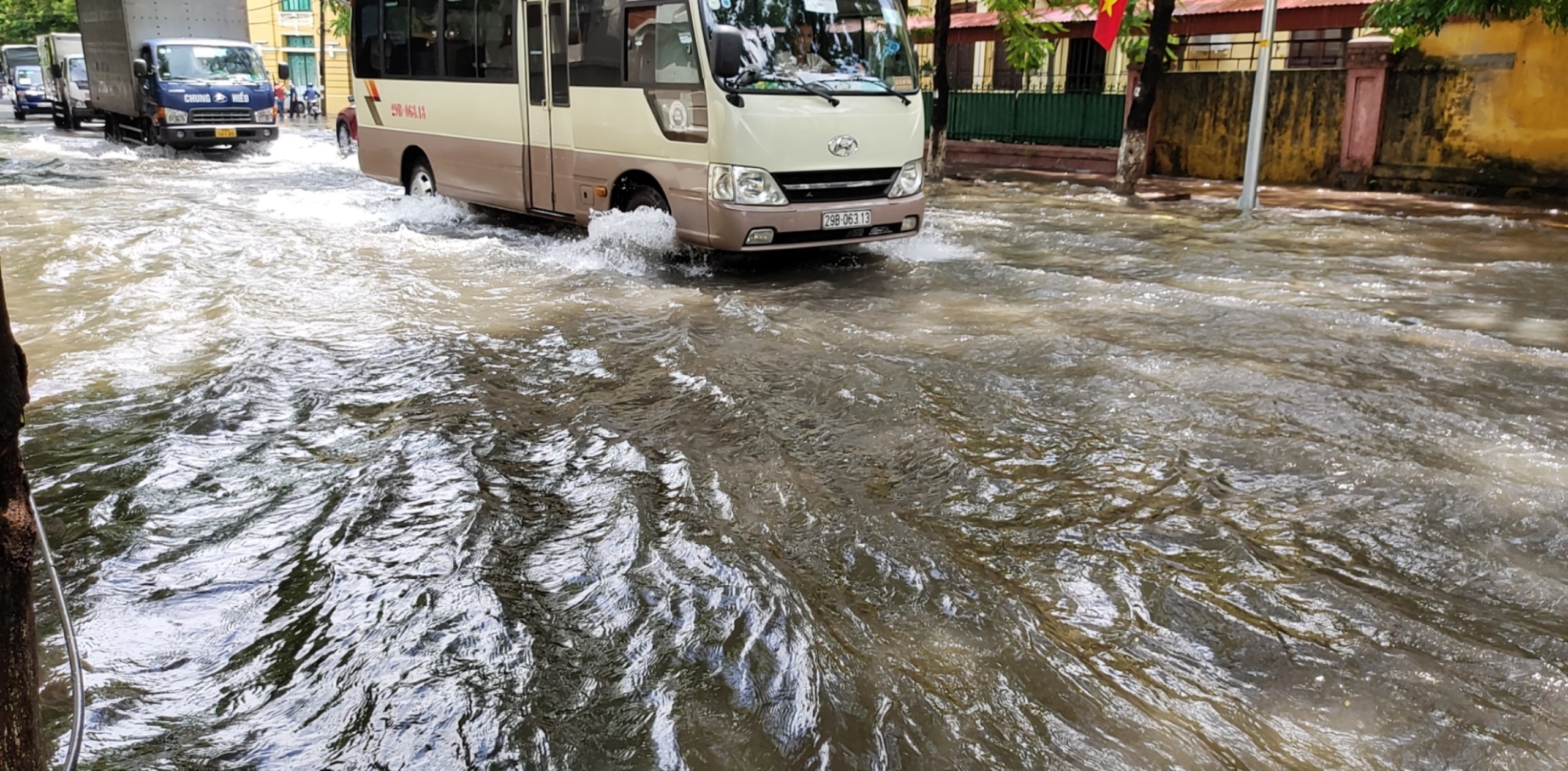 duong pho Hai Phong ngap anh 7