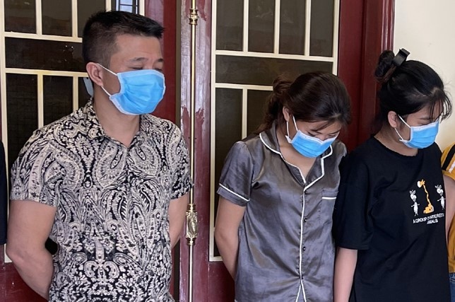 Chu tich xa bi tam dinh chi sau vu quan karaoke hoat dong len lut hinh anh