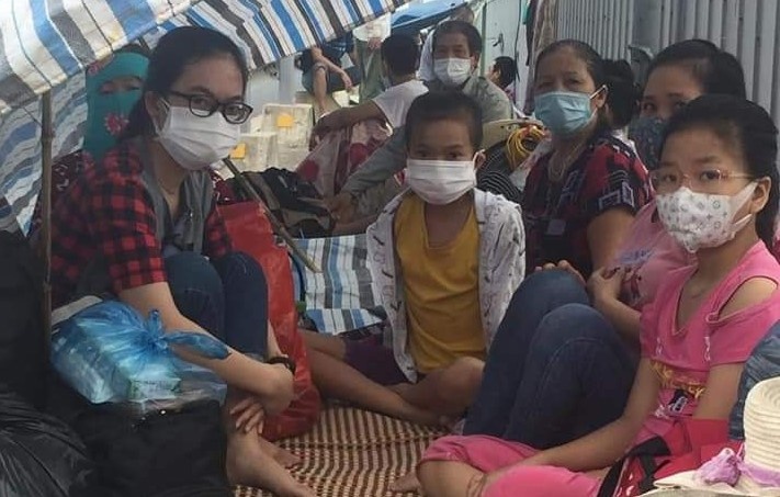 Hon 40 nguoi 'mac ket' tren cau Trieu Duong duoc dua di cach ly hinh anh