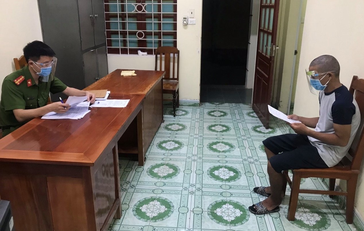 khởi tố thanh niên đánh công an ảnh 1 khoi to thanh nien danh cong an anh 1