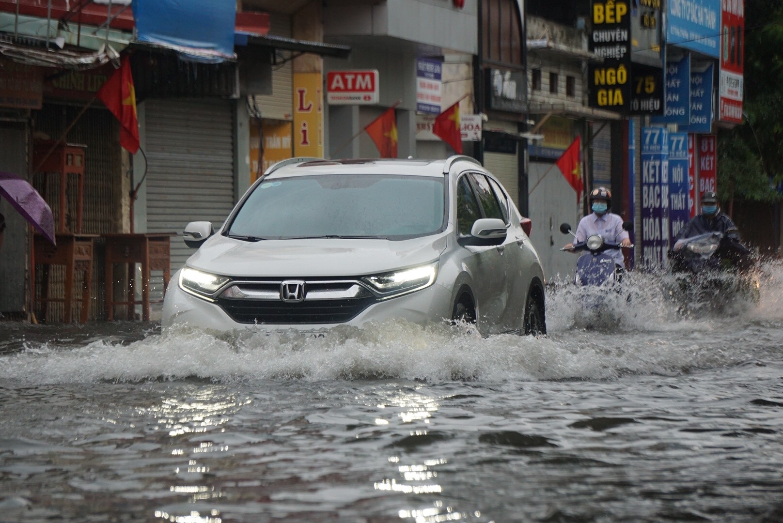 Hai Phong ngap anh 2