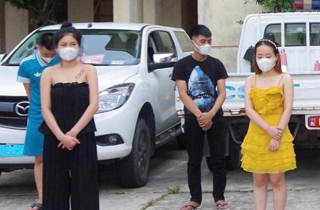 9 nam nu phe ma tuy o cua hang thoi trang hinh anh