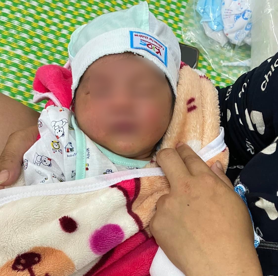 be trai so sinh bi bo roi anh 2