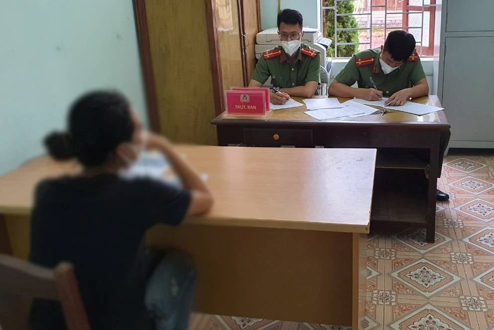 dung facebook xuc pham cong an anh 1