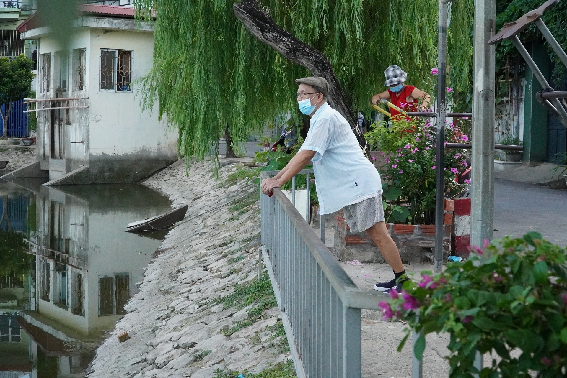 Nguoi Hai Phong song bat an ben ho Tien Nga hinh anh