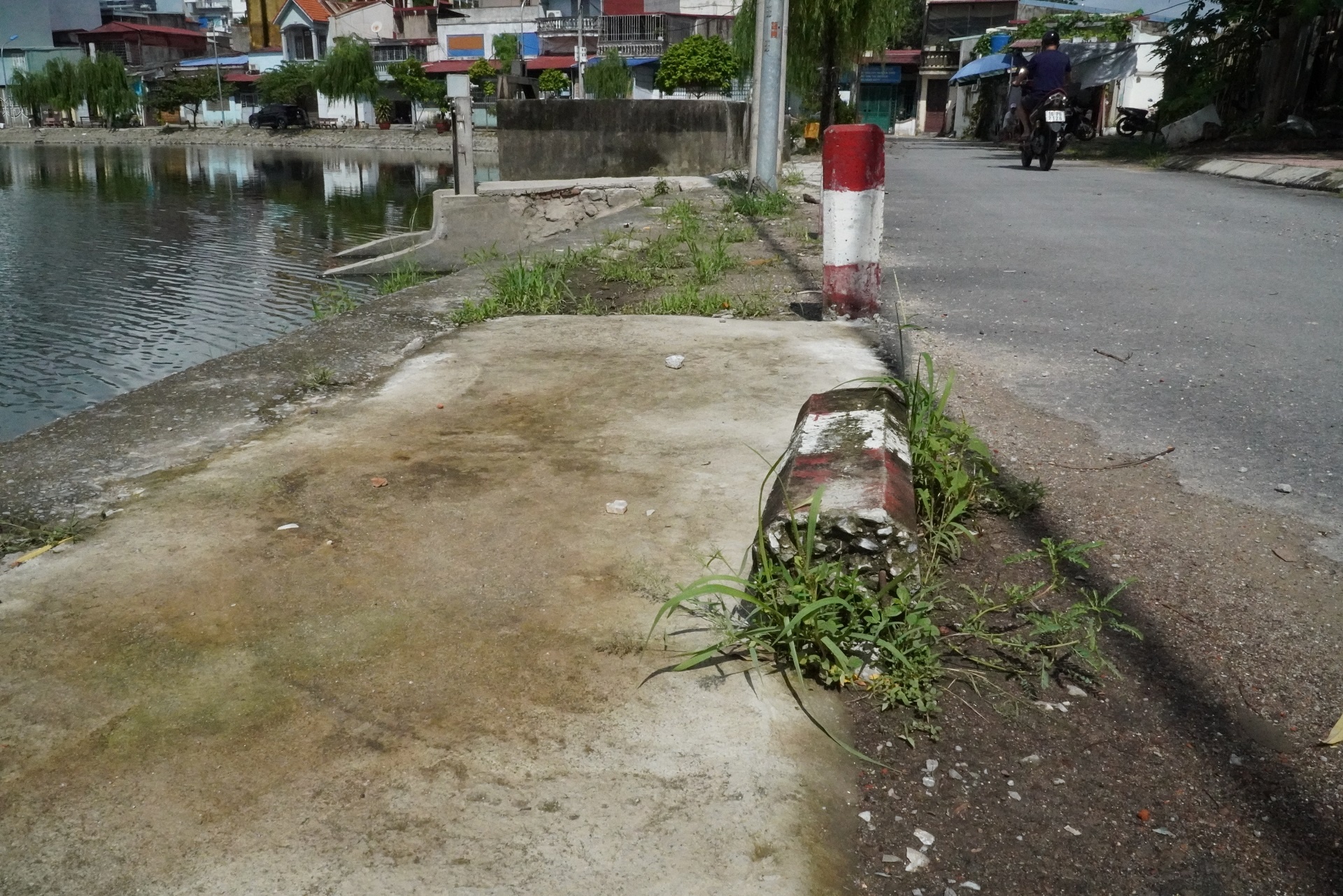 bat an canh ho dieu hoa khong lan can anh 6