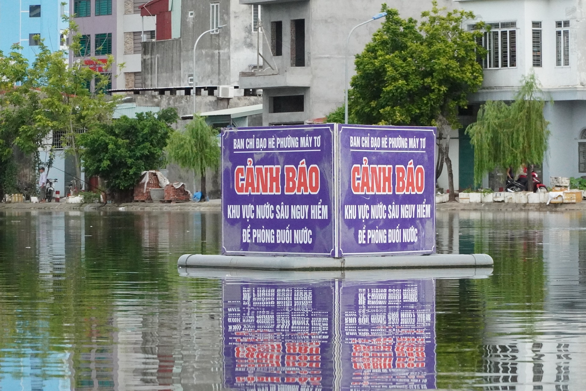 bat an canh ho dieu hoa khong lan can anh 5