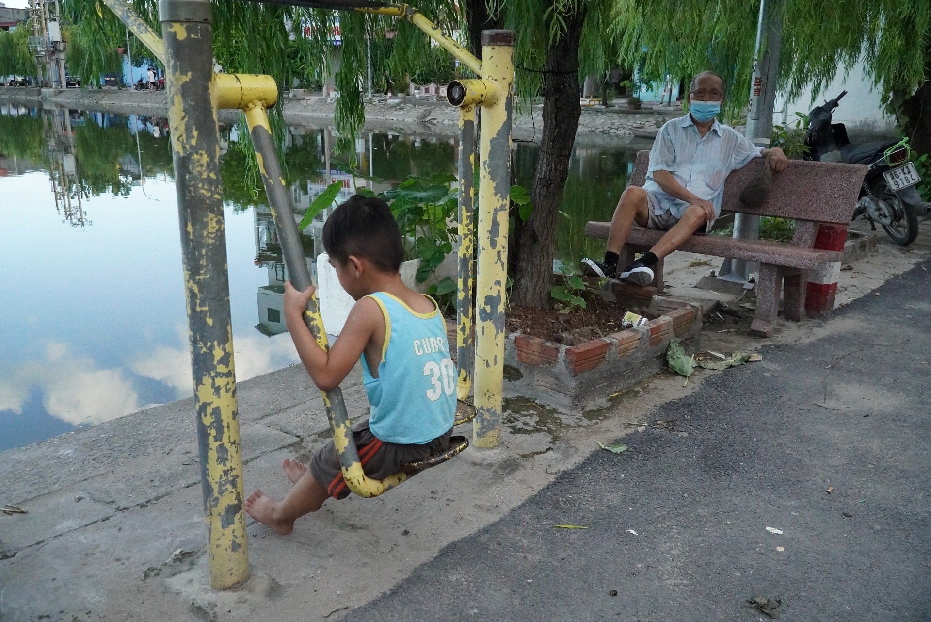 bat an canh ho dieu hoa khong lan can anh 9