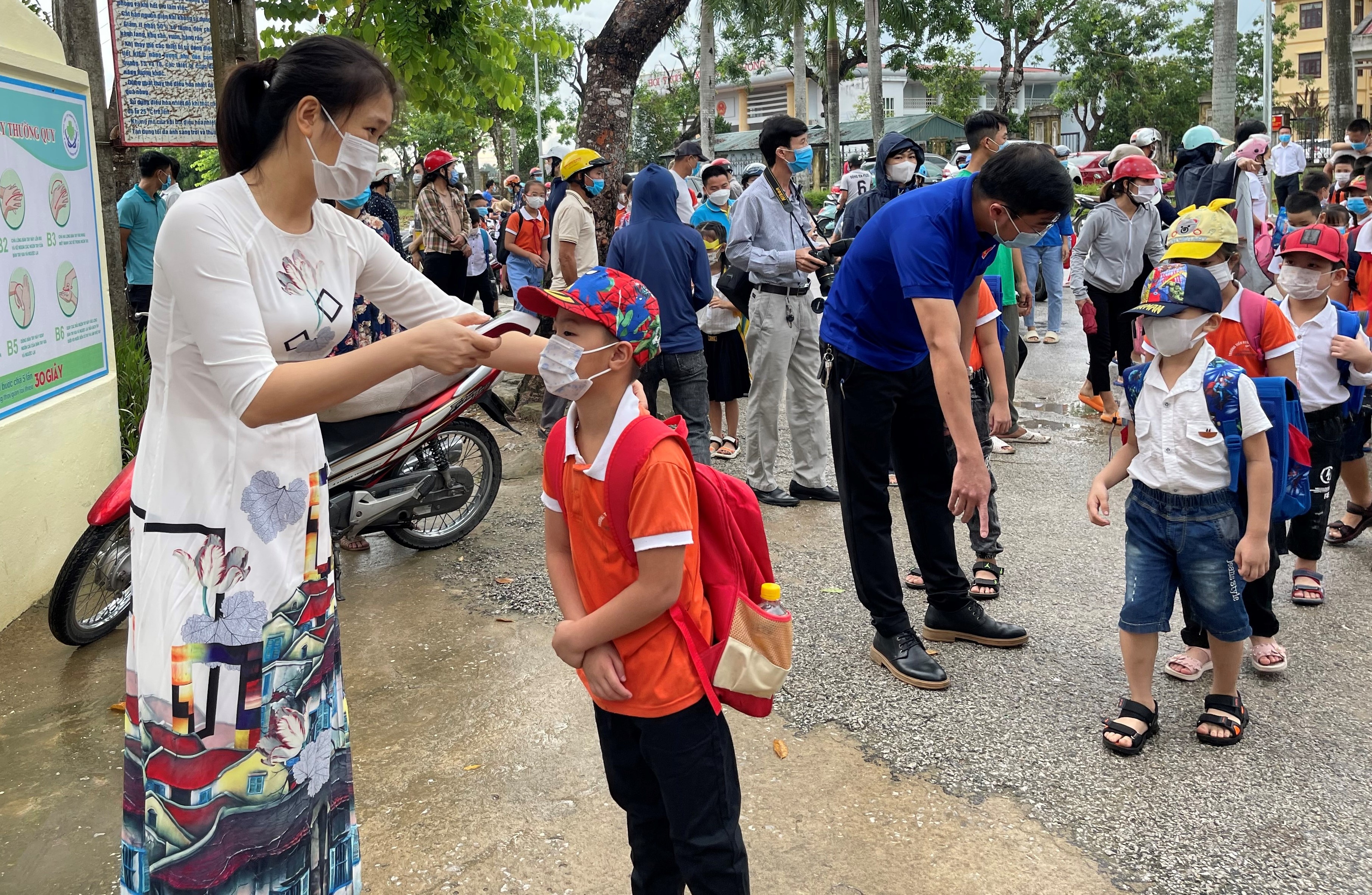 học sinh thanh hóa tạm dừng đến trường ảnh 1 hoc sinh thanh hoa tam dung den truong anh 1