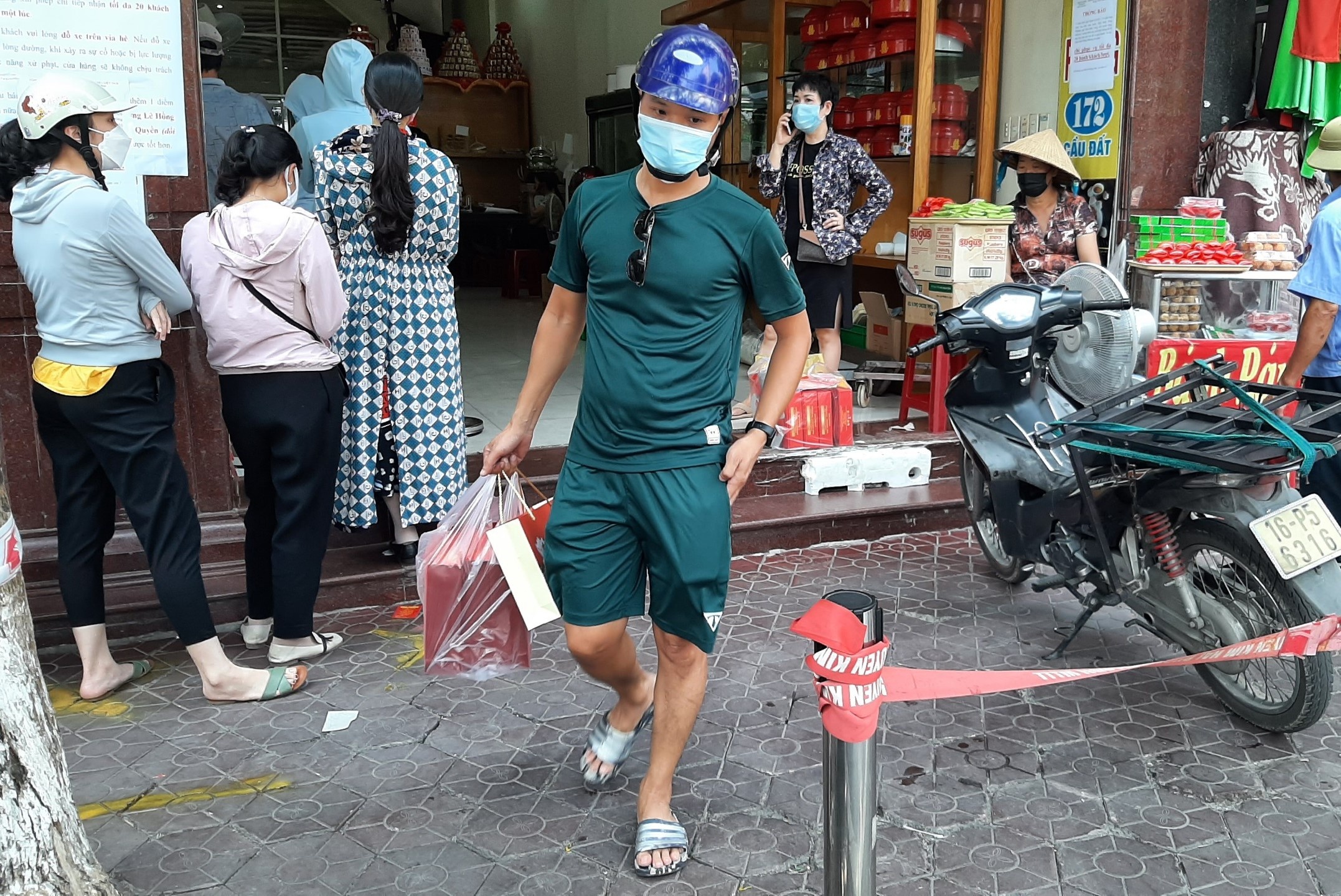 nguoi hai phong mua banh trung thu anh 3