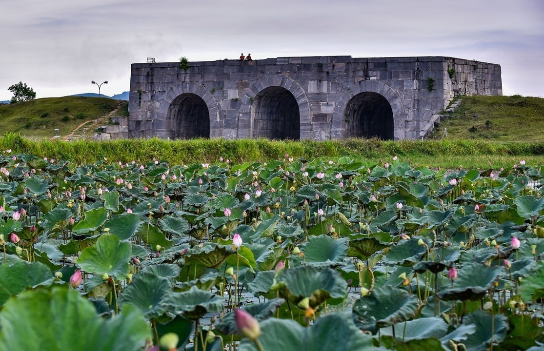Thanh Hoa thi diem mo lai khu du lich, cho hang quan hoat dong hinh anh