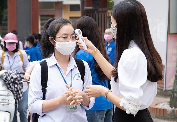 Hon 5.000 hoc sinh Sam Son dung den truong vi co F0 ngoai cong dong hinh anh