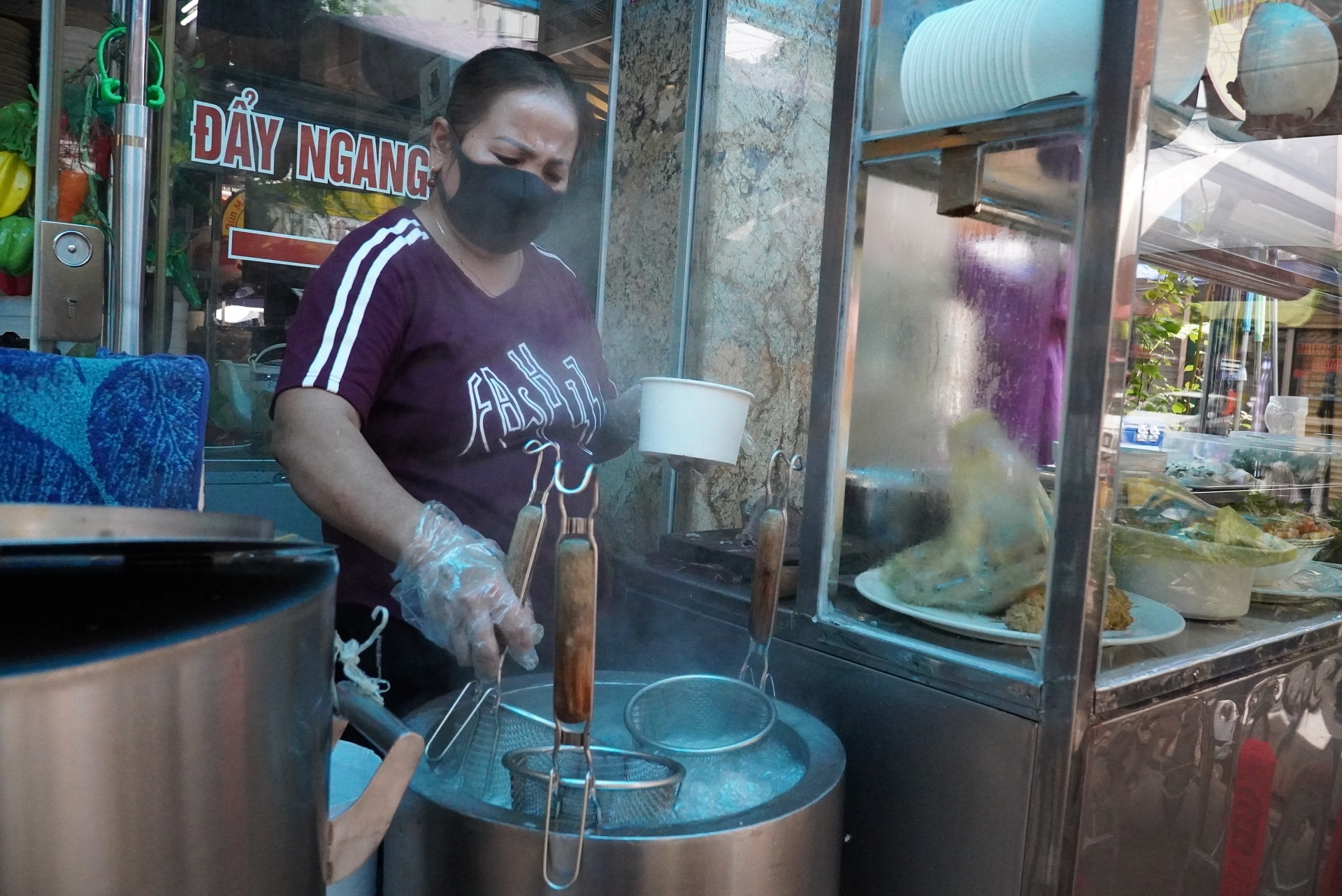 Hai Phong ngay dau ban tai cho anh 9