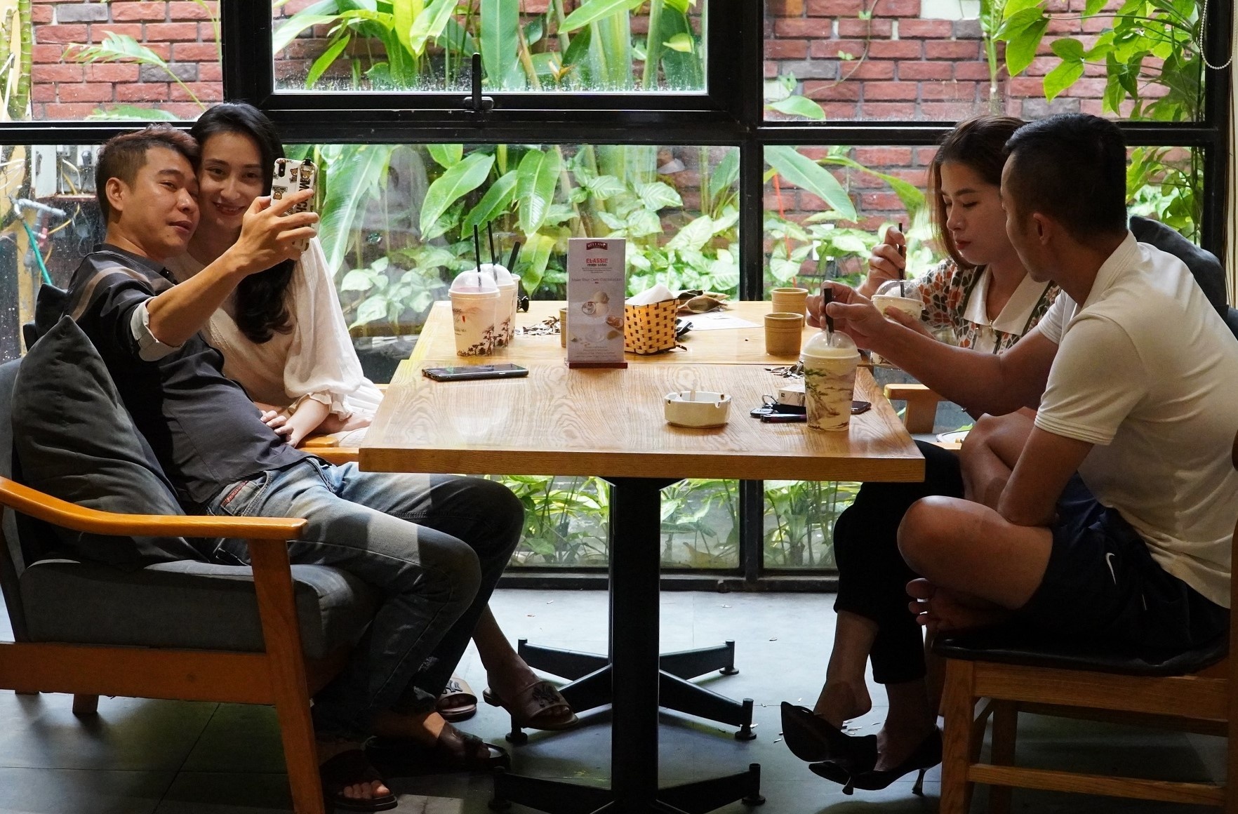 Hang quan Hai Phong ngay dau mo cua don khach an uong tai cho hinh anh