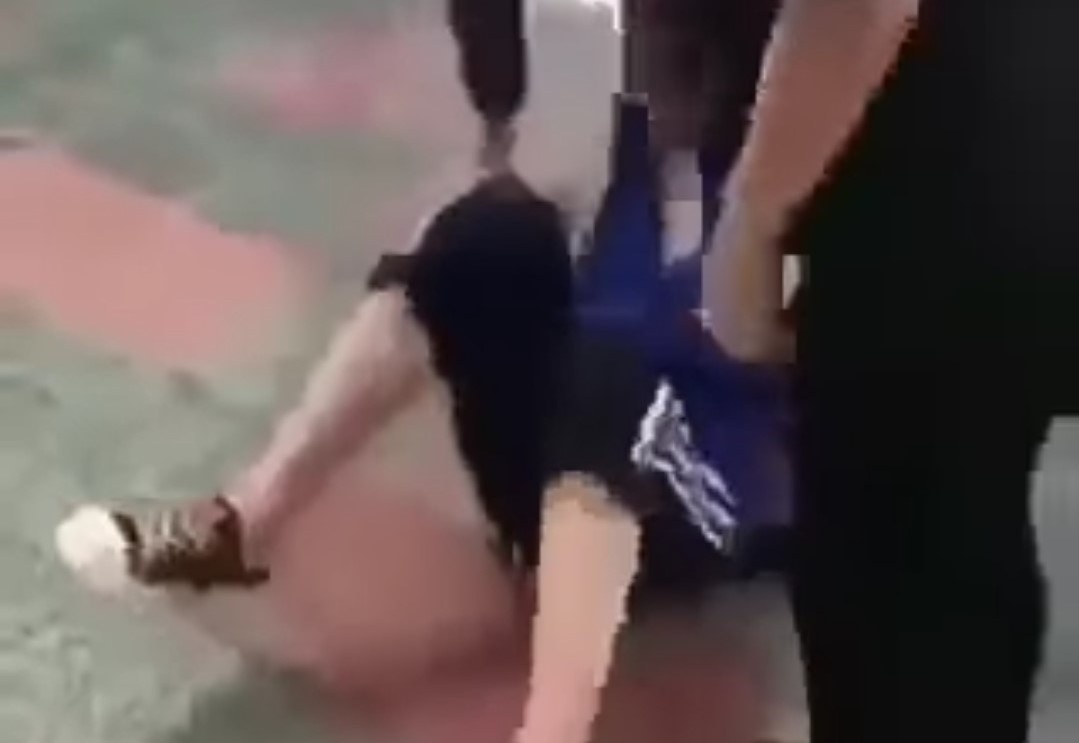 Nu sinh Hai Phong bi nhom ban hanh hung hinh anh