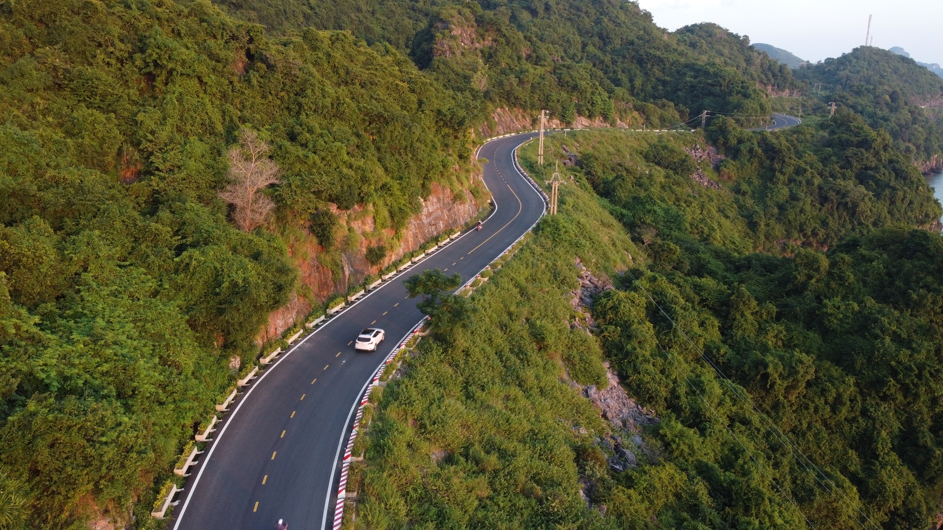 ve dep cua duong ra Cat Ba anh 1