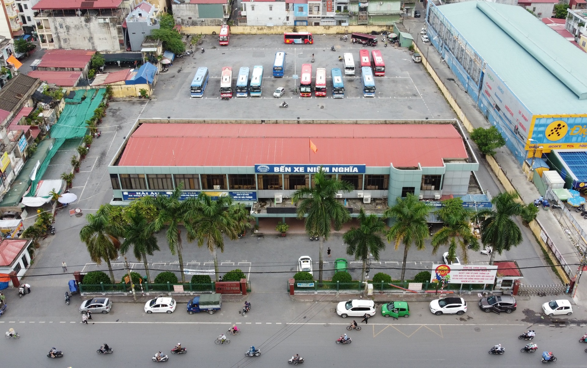 Ngay cuoi tai ben xe Niem Nghia anh 2