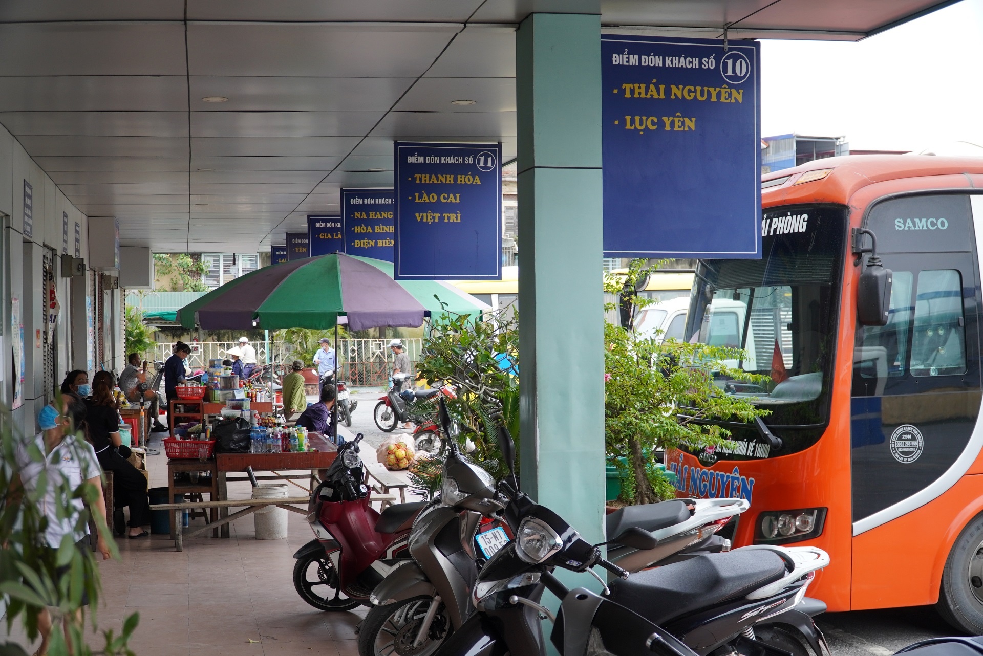 Ngay cuoi tai ben xe Niem Nghia anh 3