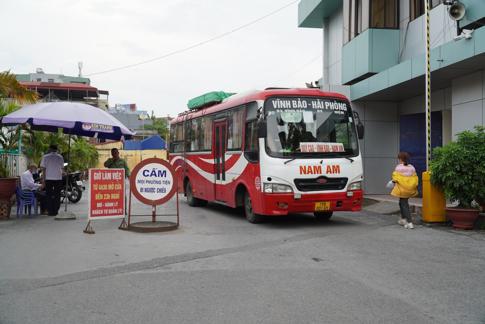 Ngay cuoi tai ben xe Niem Nghia anh 13