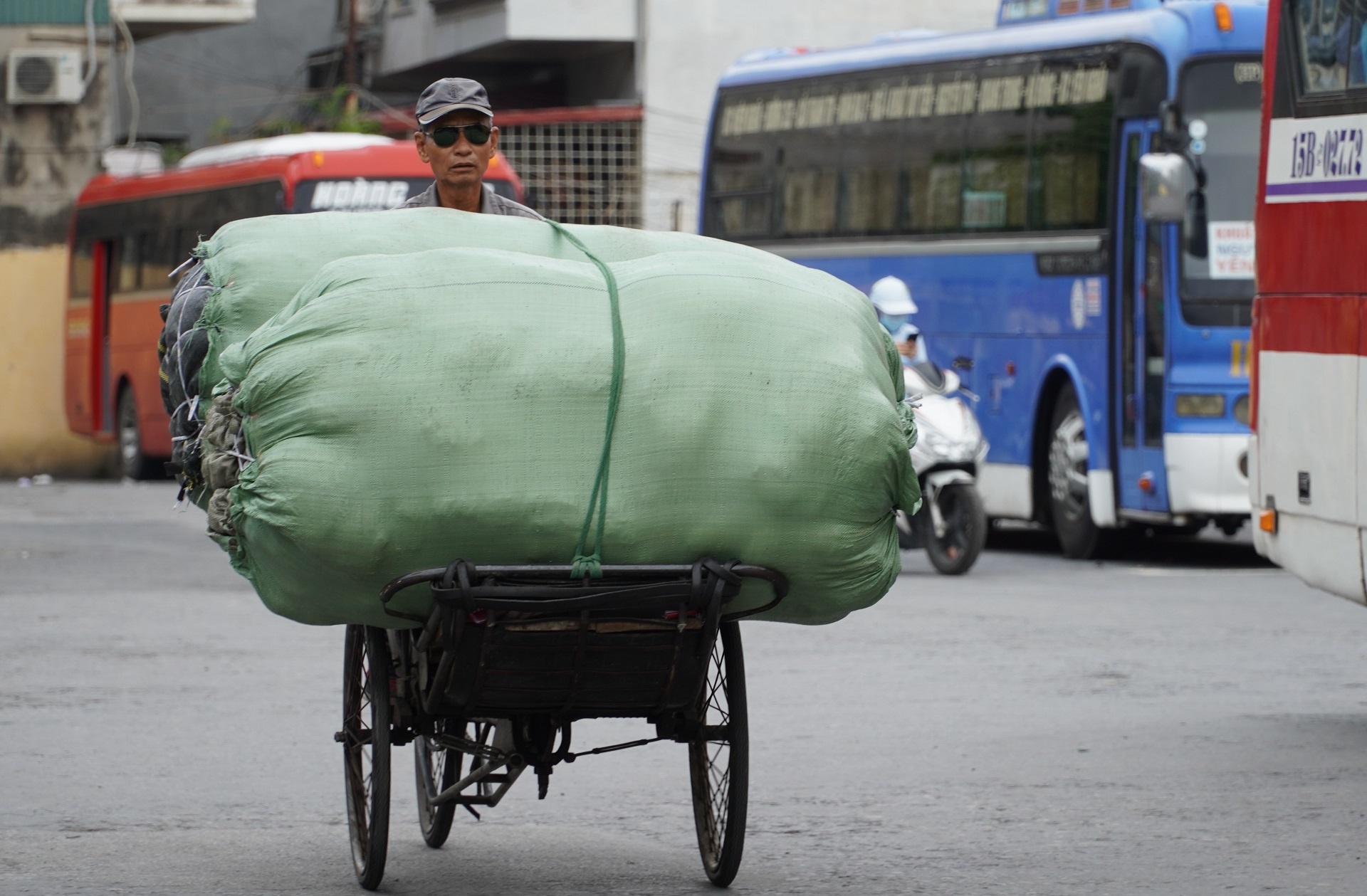 Ngay cuoi tai ben xe Niem Nghia anh 12