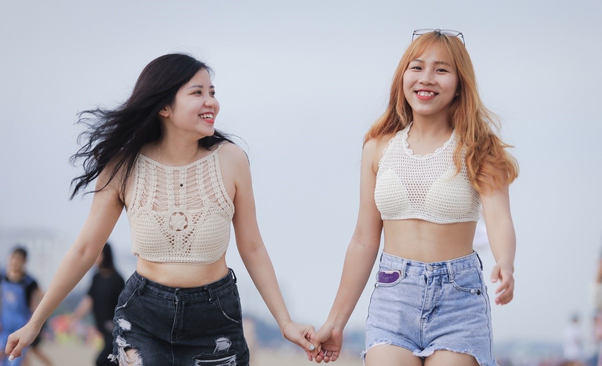 Du khach tiem mot mui vaccine co the toi Sam Son hinh anh