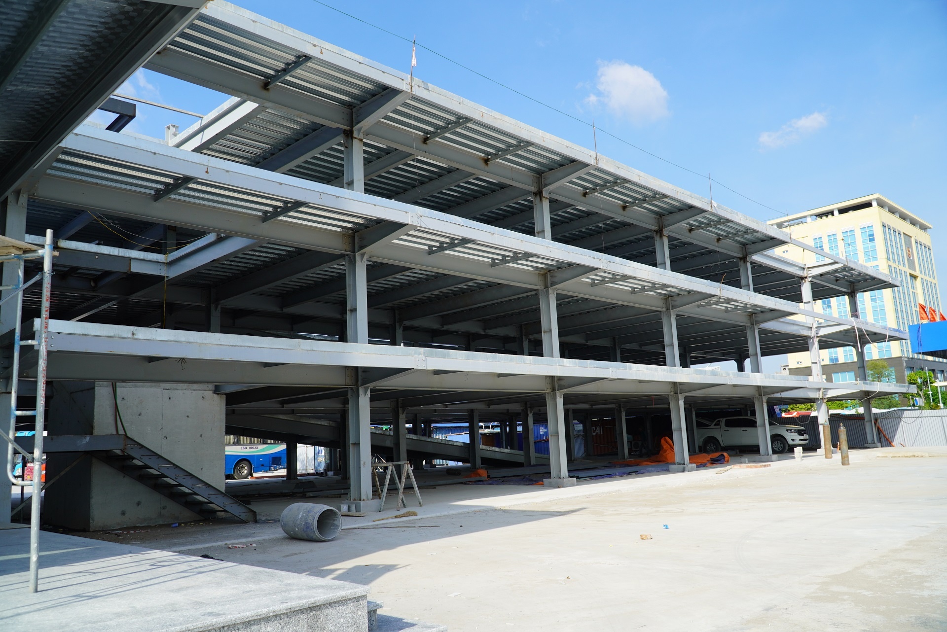 ben xe vinh niem hien dai anh 8