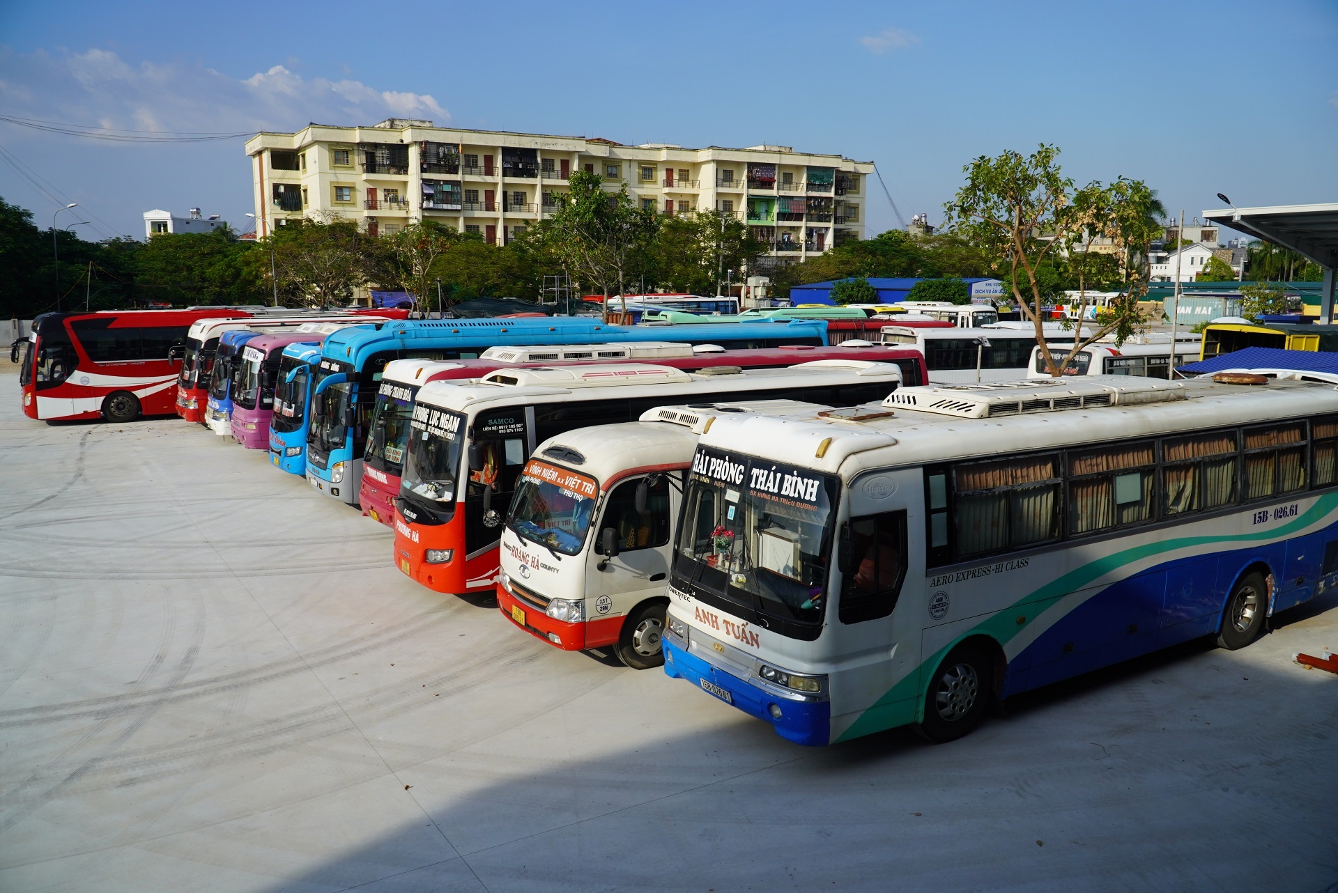 ben xe vinh niem hien dai anh 11