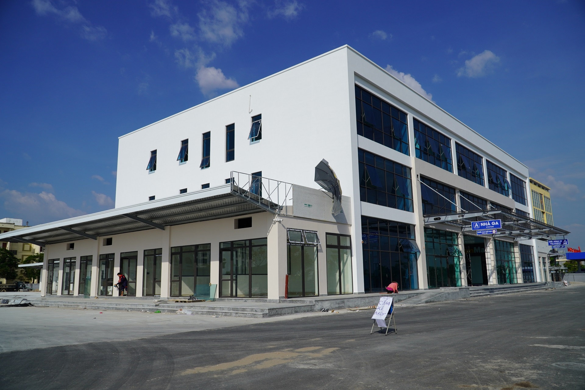 ben xe vinh niem hien dai anh 3