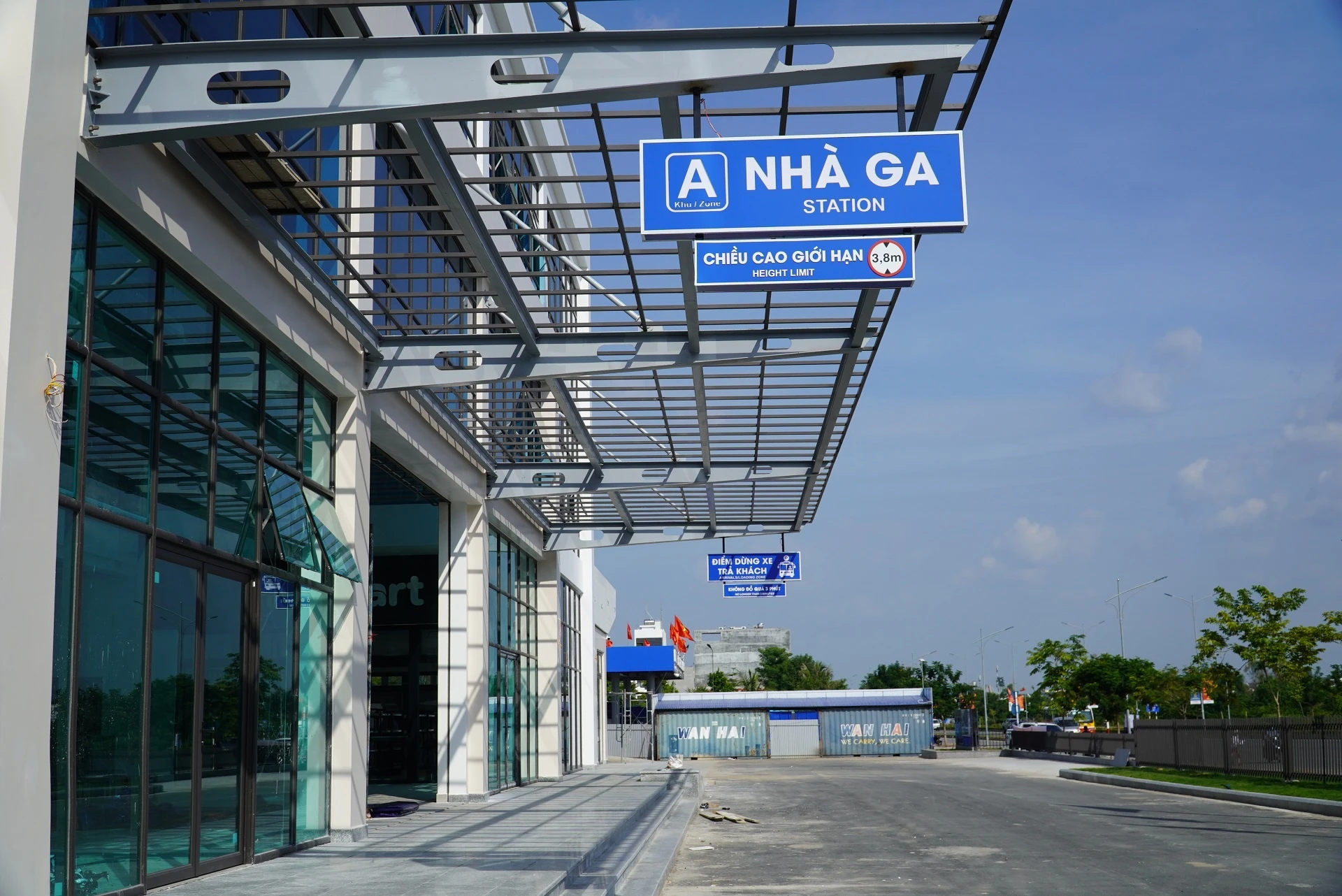 ben xe vinh niem hien dai anh 4