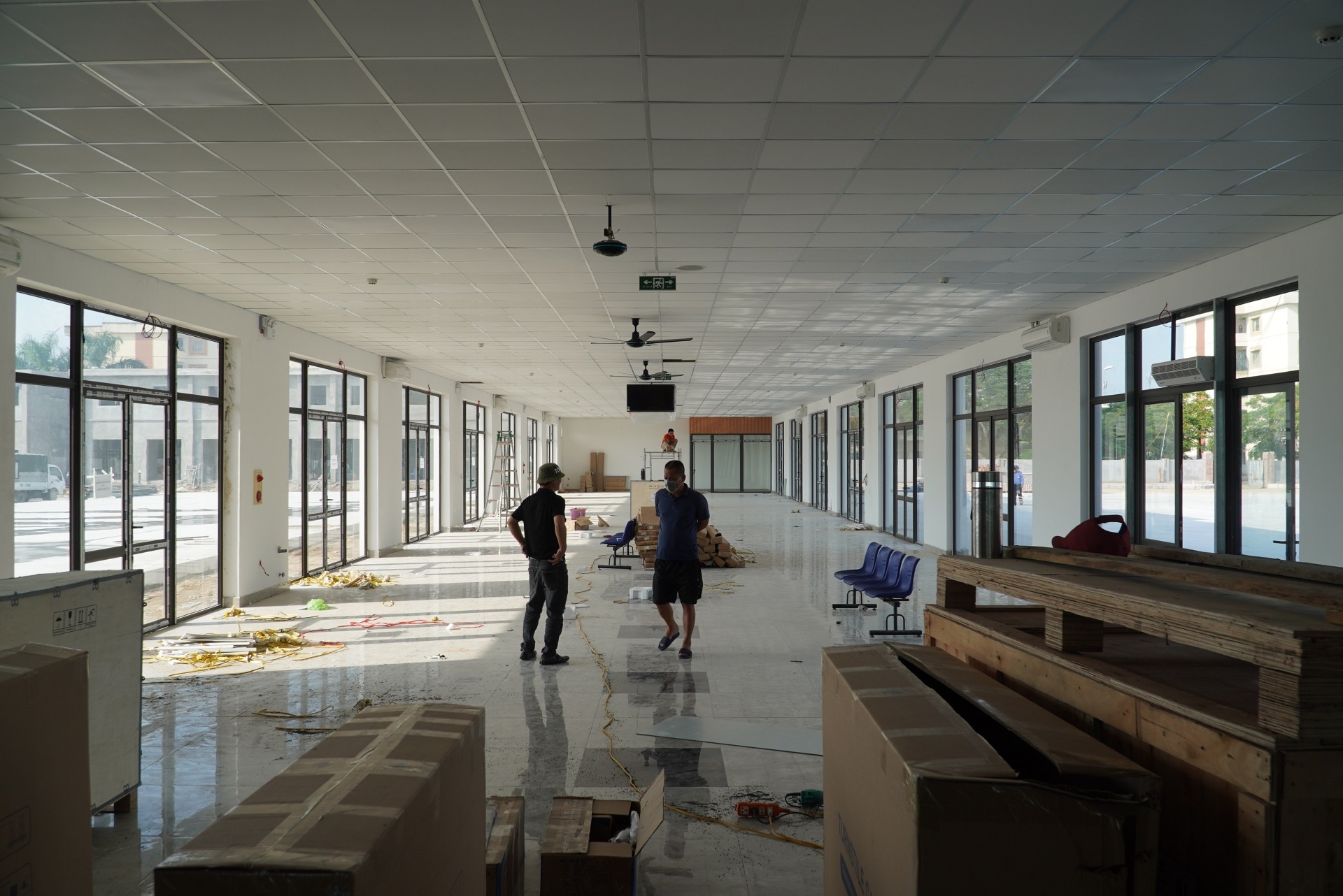 ben xe vinh niem hien dai anh 5