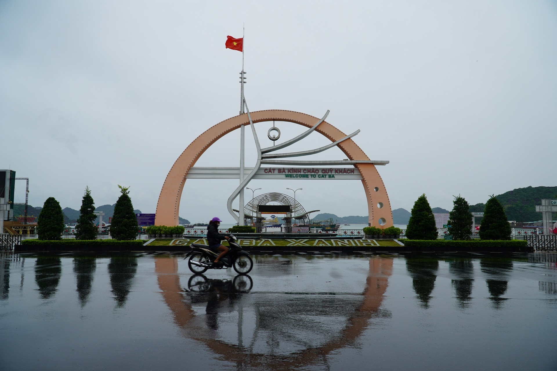 cat ba vang lang truoc bao anh 3